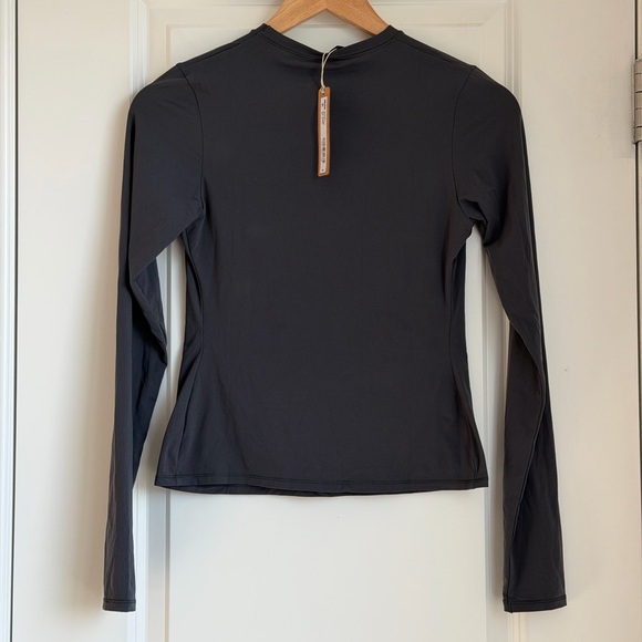 NWT Skims Fits Everybody Long Sleeve
T-Shirt MEDIUM - Picture 3 of 6